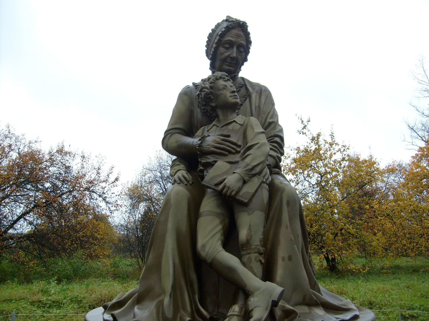 Усадьба Захарово памятник Пушкину